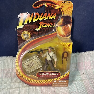 HASBRO INDIANA JONES KINGDOM OF THE CRYSTAL SKULL FIGURE W/ HIDDEN RELIC