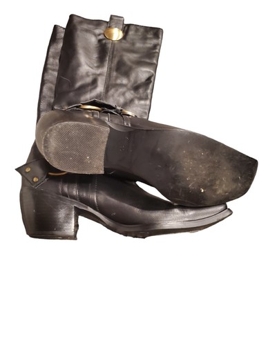 Two Lips Boots - Picture 2 of 4