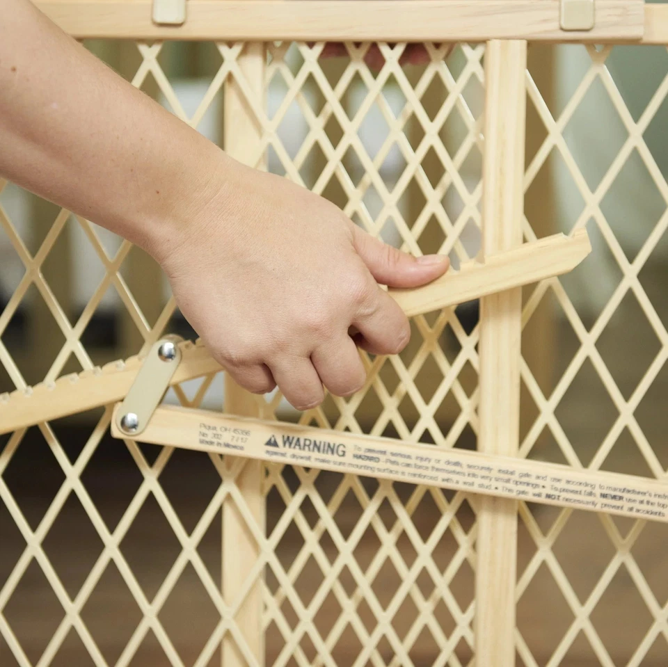 Puerta de madera ajustable Evenflo posición y valor de bloqueo, aberturas 26 - 42 pulgadas Ancho Foto 4 de 4