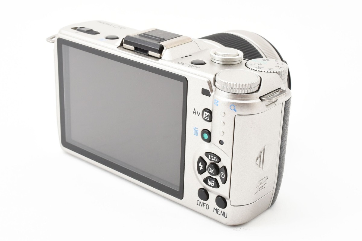 Pentax Q10 12.4MP Silver 02 Lens Digital Camera 2078shots