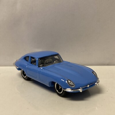 1961 61 Jaguar E-Type Coupe Collectible 1/64 Scale Diecast Diorama Model