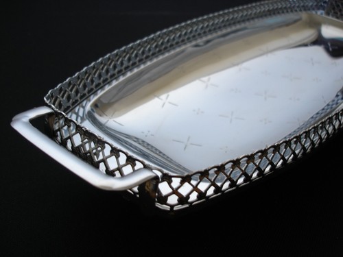Vintage Chrome Sandwich / Cake Tray with Round Feet. (15 inches long) - Picture 3 of 17