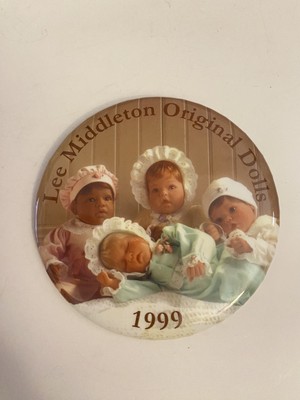 Lee Middleton Original Dolls 1999 Pin Back Button P6