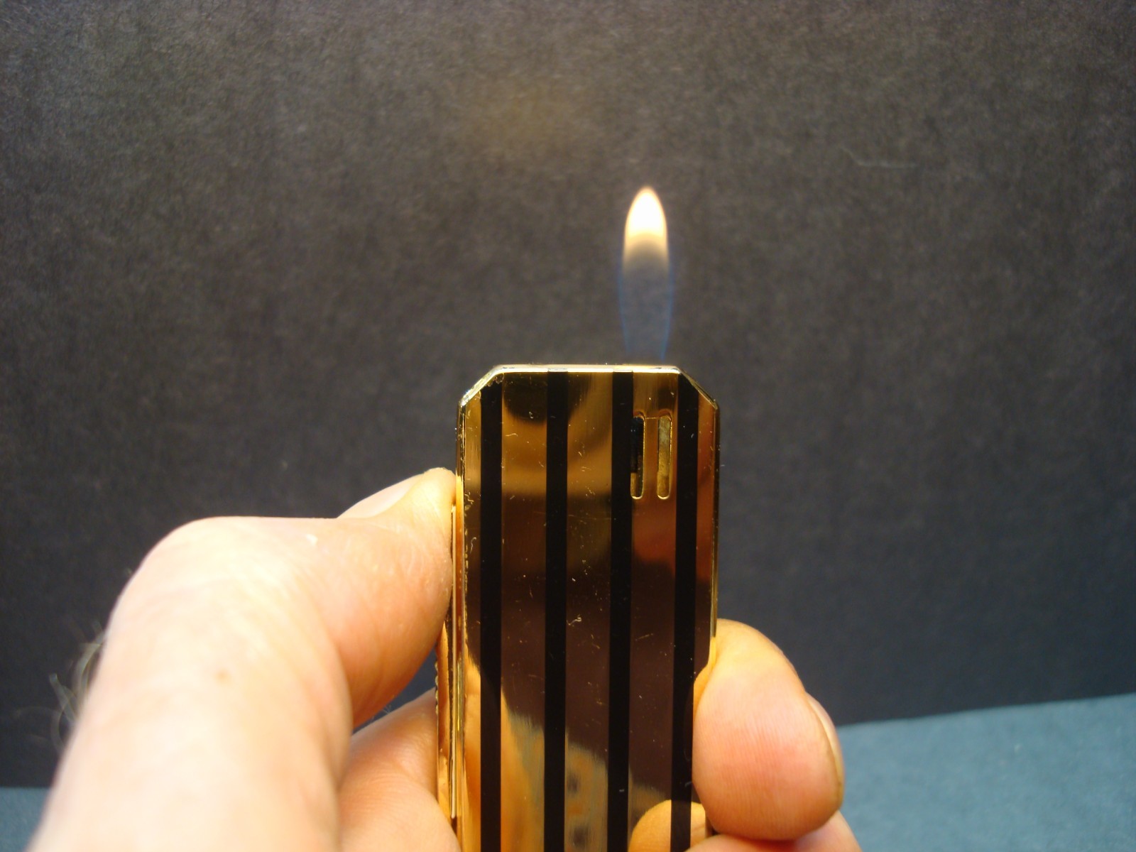 Vtg NOS Colibri Piezoelectric Lighter-Gold Plate-Working Gre
