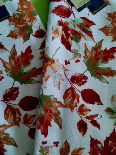 NWT SET OF TWO AUTUMN FALL HARVEST LEAVES DISH HAND KITCHEN TOWELS HOME DECOR - Picture 2 of 4