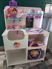 Official Barbie Vet And Grooming Station With Loads Of Accessories And Plush.