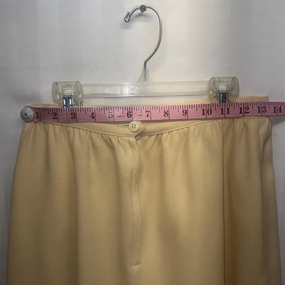 Vintage Cream/Ivory Skirt 100% Wool Size 9/10 - Image 4 of 4