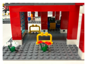 Lego 2007 City Fire Station 7945 Complete Building Set w/ Box & 2 Manuals