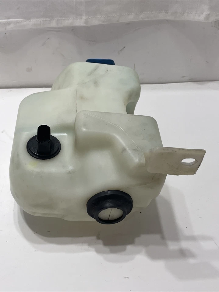 2001 年大众捷达 VR6 2.8L 原始设备制造商挡风玻璃洗衣机水库 — 第 2/4 张图片