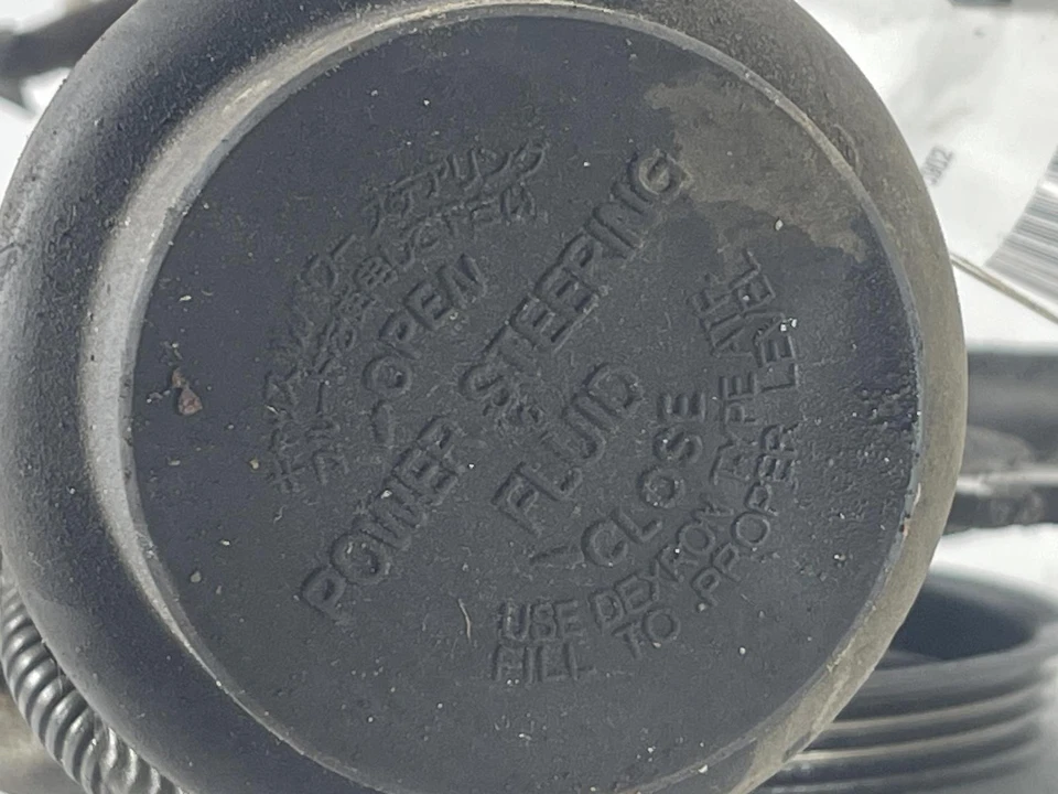 Bomba de dirección asistida usada se adapta a: Toyota Echo Grade C 2003 Foto 3 de 4