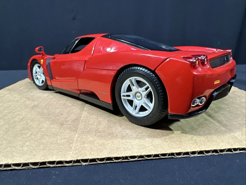 Mattel Hot Wheels 1:18 Scale Enzo Ferrari Red 2002 Diecast Car - Image 4 of 4