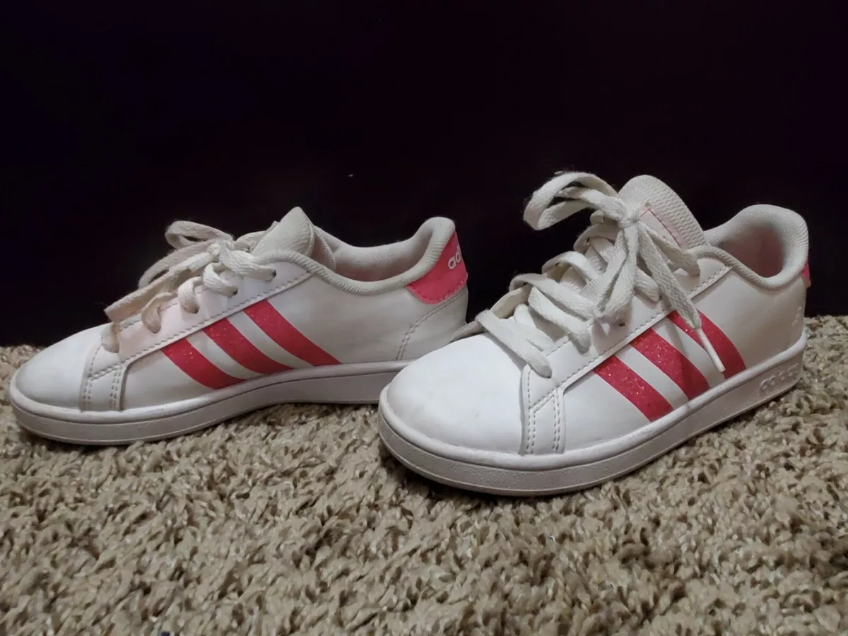Adidas girls hotsell size 2