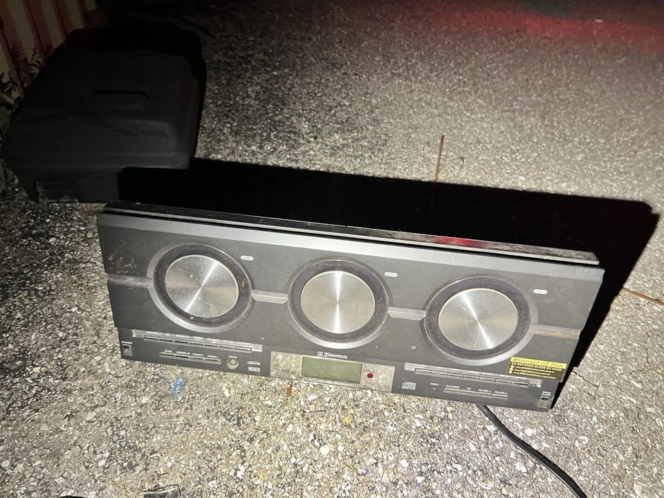 Emerson MS3103 Triple CD Player Linear 3 CD AM FM Wall Mount RARE - Image 3 of 3