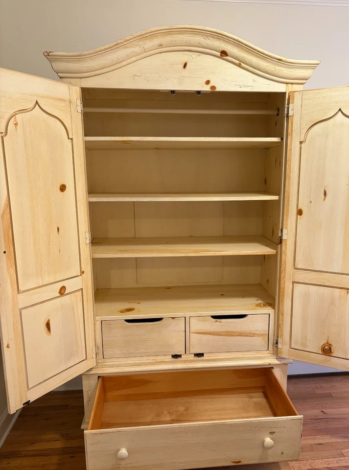 Ethan Allen Armoire Farmhouse Pine RETIRED - Image 3 of 4