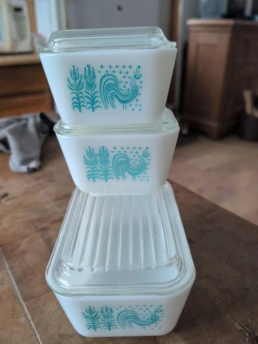 Pyrex Vintage Amish Butterprint Refrigerator Set Three Dishes with Lids