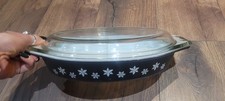 PYREX Vintage Black Snowflake Divided Oval Casserole BakingDish w/Lid 1.5 Quarte