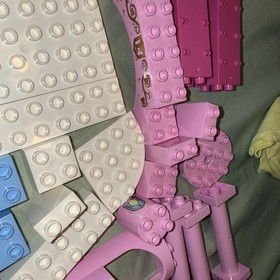 LEGO DUPLO Cinderellas Castle 6154, Incomplete lot of 72 Pieces  Of 77  A6