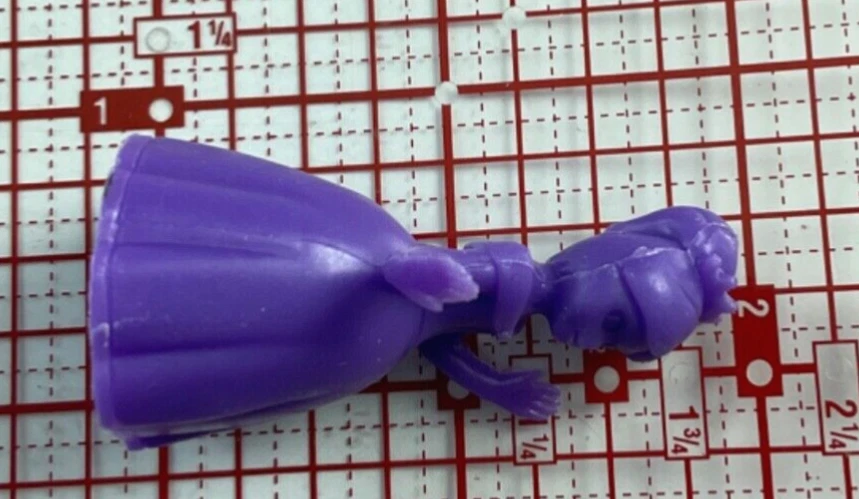 "Lote de 6, 4 adornos para pasteles Princess púrpura 1 rosa 1 plástico duro acuático de aproximadamente 2"" de alto" Foto 2 de 4