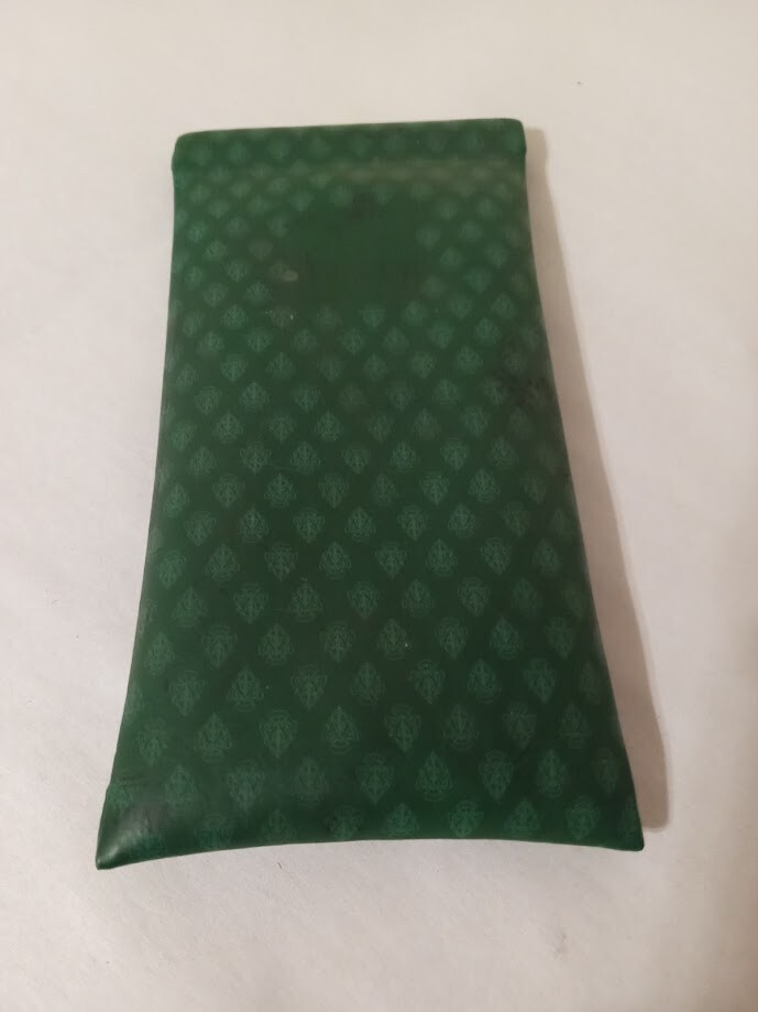 Gucci Green Soft Sunglasses Pouch with Gold Logo Gucci Green Eyeglass Cases & Storage for sale | eBay main image 4