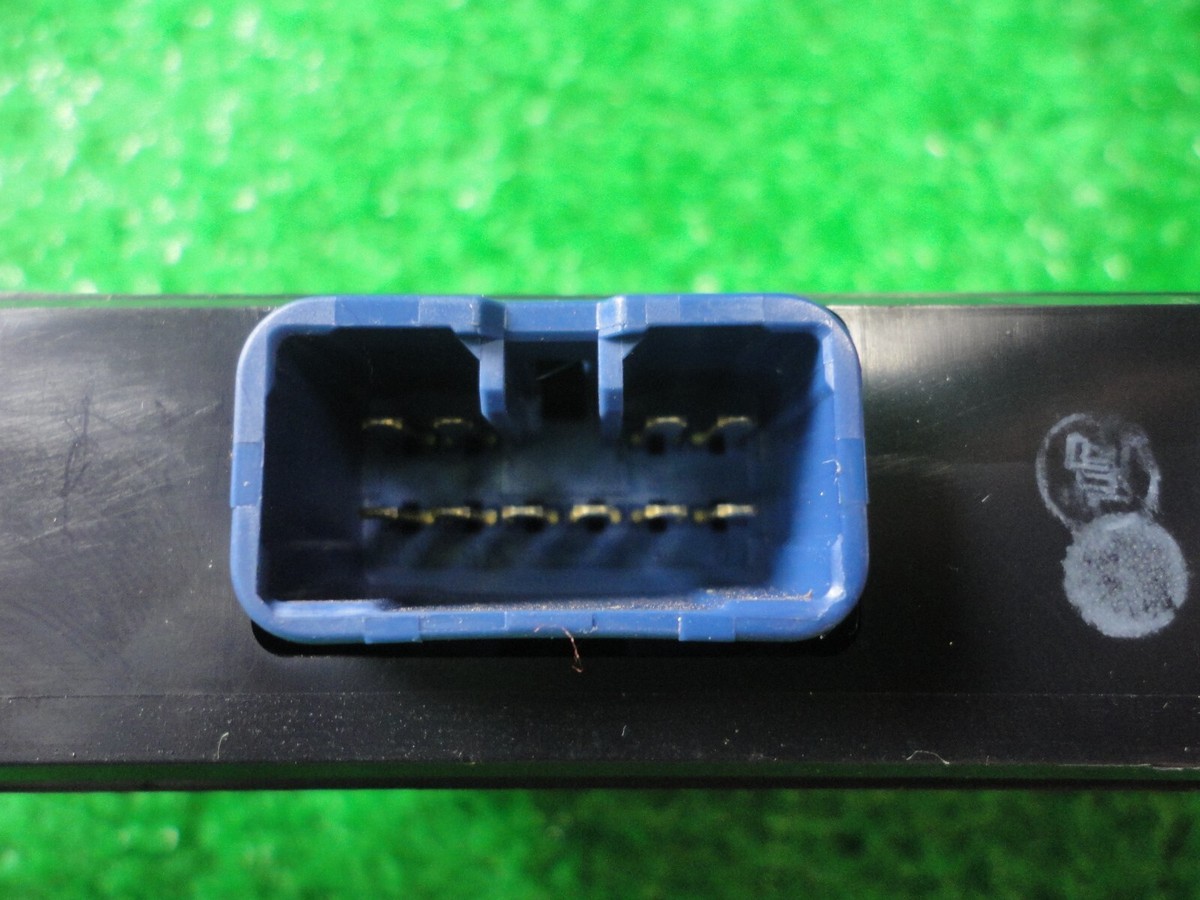 TOYOTA NOAH VOXY AZR60G Genuine Left side Rear Door control relay