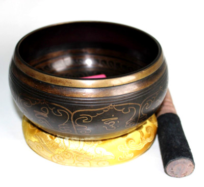 6.5'' Hand made Tibetan  singing bowlwith cushion  .  Made in Nepal