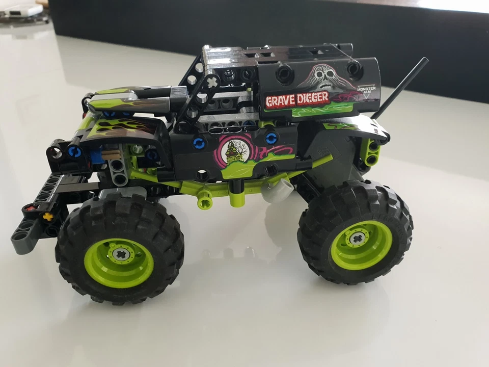 LEGO Technic 42118 Monster Jam Grave Digger, photo 3 sur 5