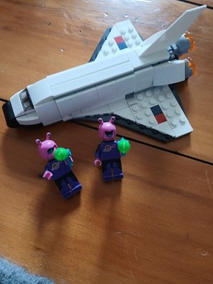 LEGO CREATOR: Space Shuttle (31134) with 2 alien minifigures 