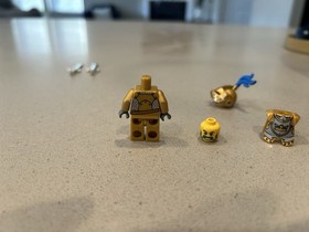 LEGO Gold Knight Minifigure Castle Fantasy Era 7079