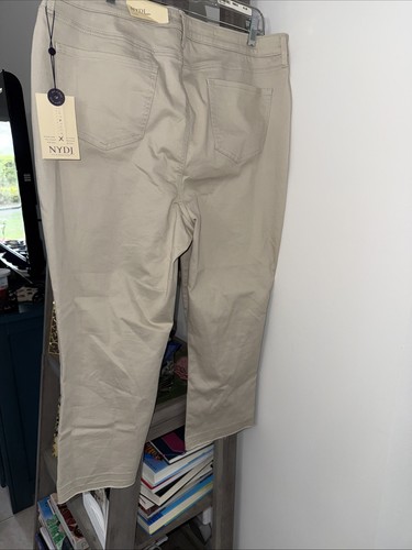NYDJ Hr Chloe Capri Space Released Hem Feather Size 16 NWT - Picture 7 of 7