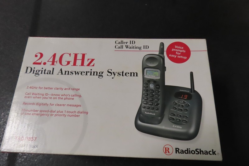 Radio Shack 2.4Hz Cordless Telephone ET 3857