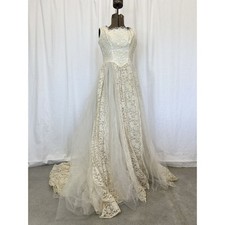 Women's Medium Wedding Dress Ivory Lace and Cream Tulle Vintage 1950 Bridal Gown