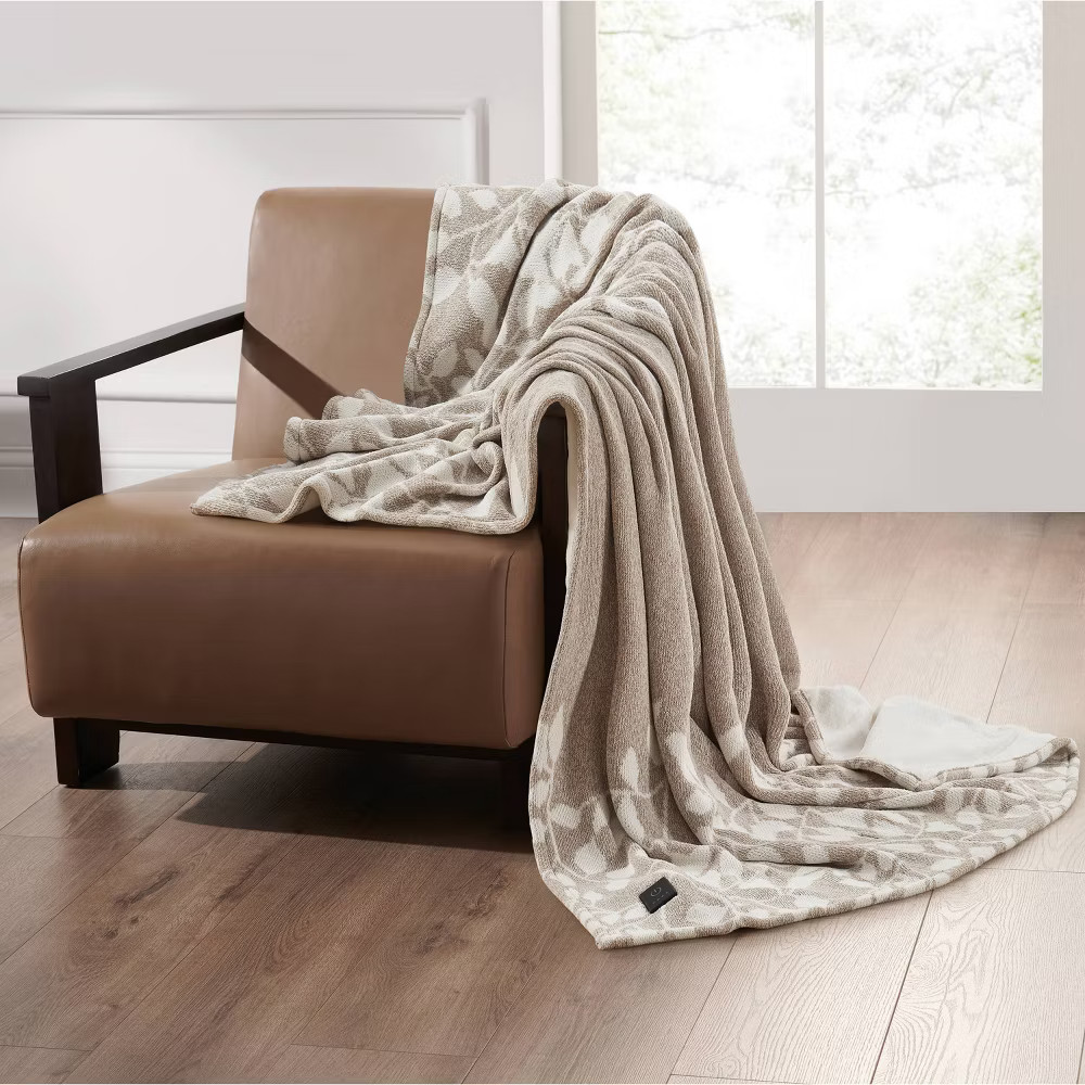 Brookstone Heated Oversized Brushed Knit Throw Soft Petal