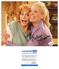 Melissa Peterman 'Reba' Signed 8x10 Photo 'Barbra Jean' ACOA