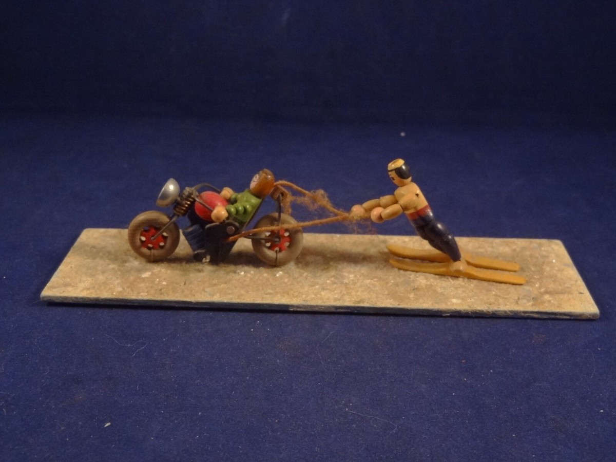 Jouet Ancien Moto Acrobatique Avec Skieur En Bois - Tchécoslovaquie 1940-50 Schowanek