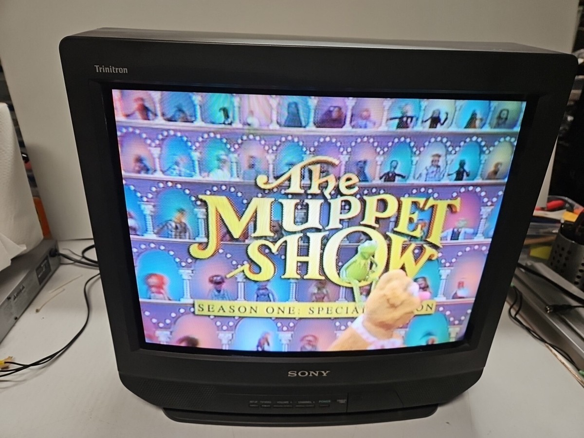 Sony Trinitron KV-20S42 color TV working, great for vintage gaming