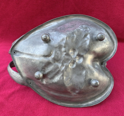 Art Nouveau Kayserzinn 4287 Pewter Footed Heart Shaped Basket 1890