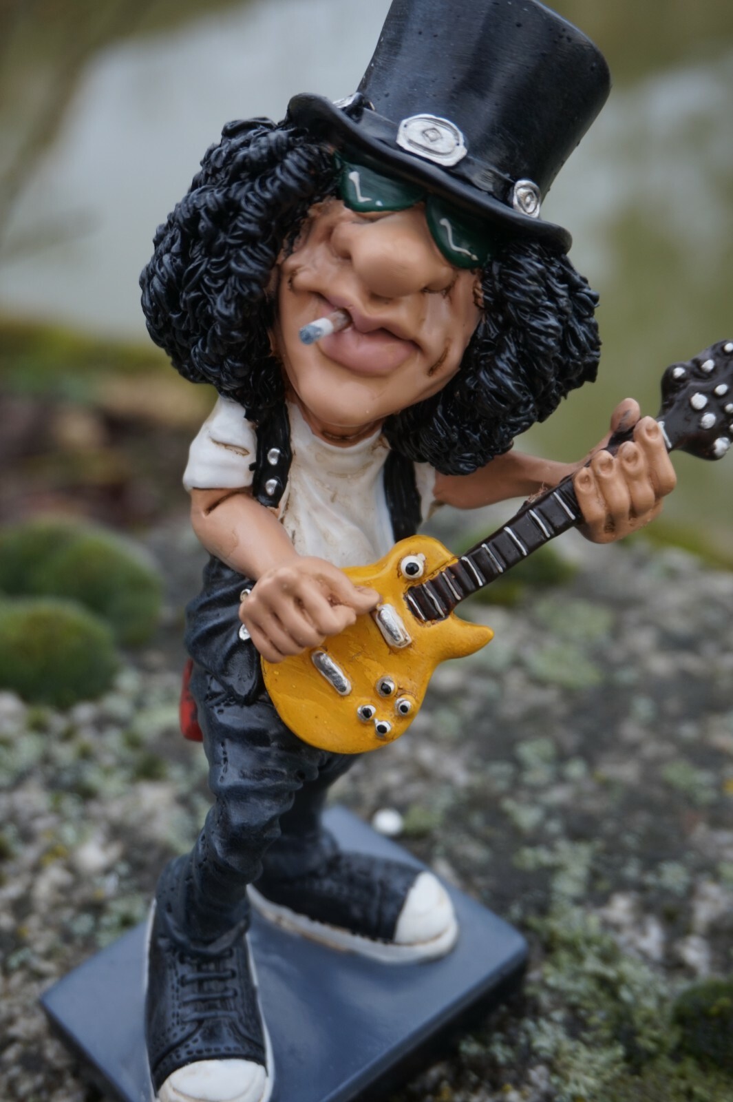 Statuette de collection Slash caricature de guitariste en finition mate