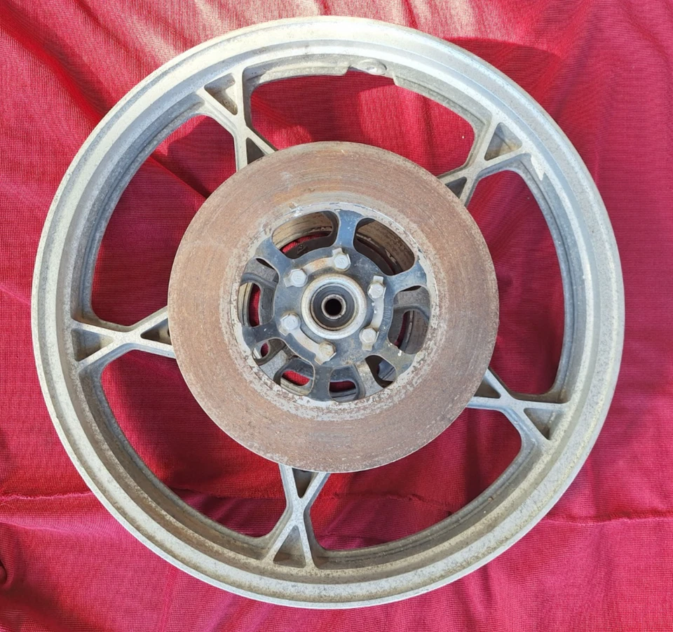 cerchio lega con dischi freno anteriore suzuki 19x1,85 Gs 550 1979 54111-476-040 - Immagine 2 di 4