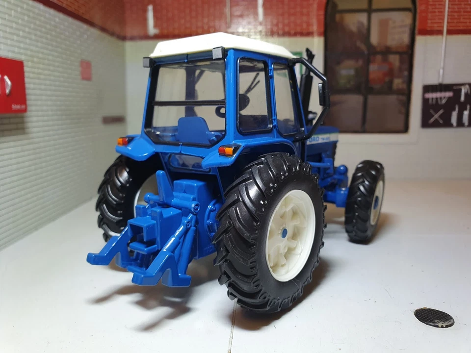1:32 Ford TW20 Tractor Britains 4WD 1979 Scale Model Diecast 43322 New Boxed - Image 4 of 4