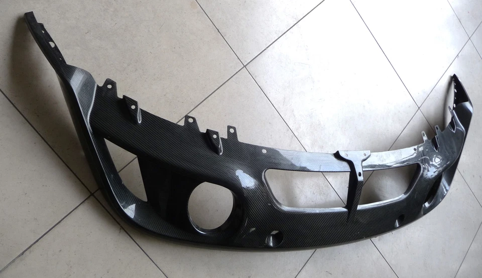 Cenefa difusora de parachoques trasero Aston Martin Vanquish 2014-2018 CD33-17E955-AB OEM Foto 2 de 4