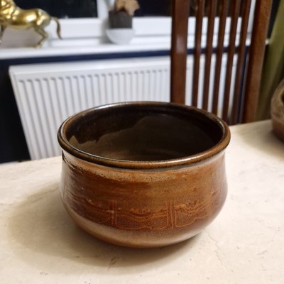 Attraktive Vintage Studiokeramik Steingut Schale braun rot MH 82 unbekannt