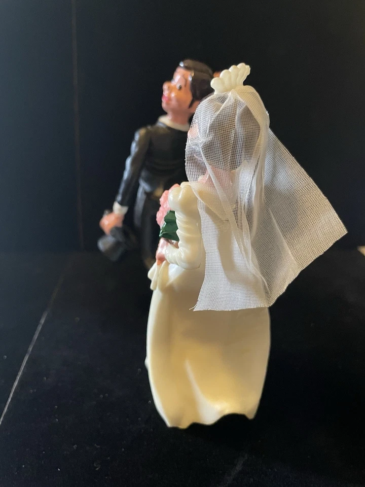 Toppers para pasteles de boda Wilton novia y novio reacio de colección 1972 usados descoloridos Foto 3 de 4