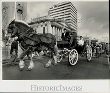 1988 Press Photo Prince Charming & Cinderella in horse-drawn carriage, MA