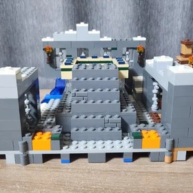 LEGO Minecraft Set 21124 with Part 6071274