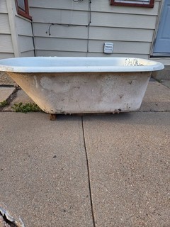 Cast Iron Bathtub Claw Foot Tub with all Feet from 1930's