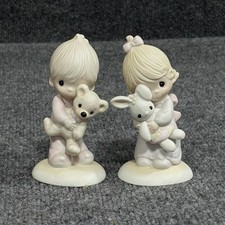 Vintage Precious Moments Jesus Loves Me Figurines Enesco Pair E-1372 / B G Pair