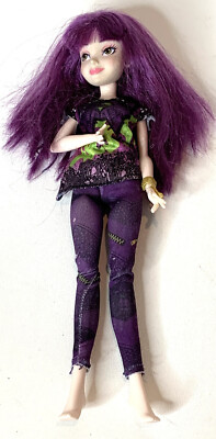 Hasbro Disney Descendants 2 Mal Isle of the Lost Posable Doll 11 Inch