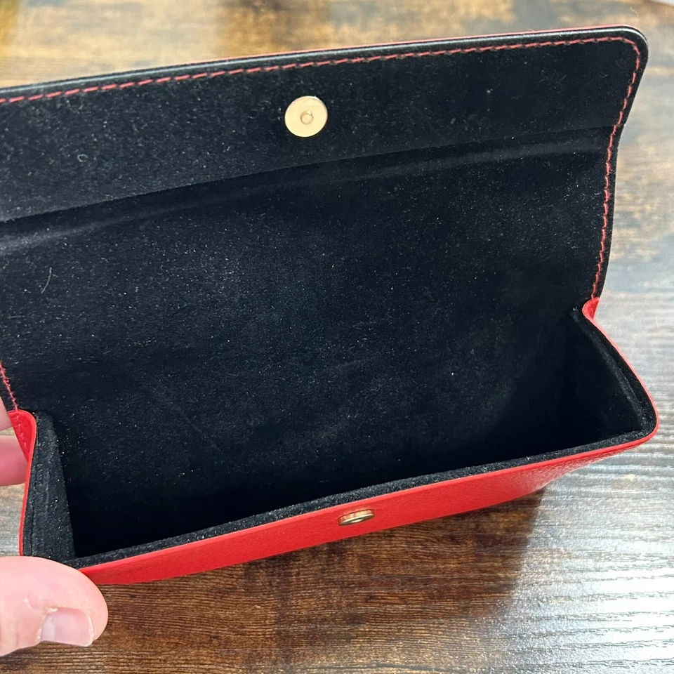 Gafas de sol GUESS rojas de imitación de cuero estuche semi rígido -423 Foto 3 de 4