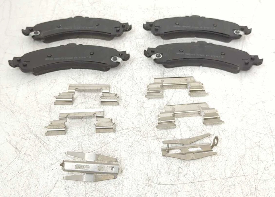 New OmniCraft Rear Brake Pad Set 2000-2007 Silverado Tahoe Sierra GAMZ-2V200-D - Image 4 of 4
