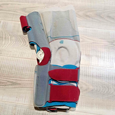Gr. 5 Left Bauerfeind SofTec  Genu Advanced Knee Joint Brace Patella Support